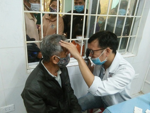 TTYT Sơn Tịnh: triển khai khám và cấp thuốc miễn phí cho Người cao tuổi trên địa bàn huyện Sơn Tịnh