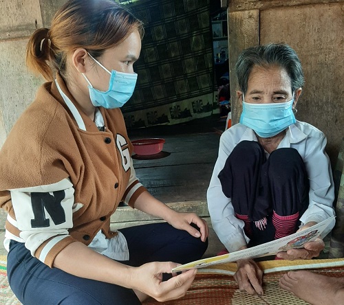 Trung tâm Y tế huyện Minh Long đẩy mạnh hoạt động tuyên truyền, vận động hướng dẫn phòng, chống bệnh trong mùa đông cho Người cao tuổi tại cộng đồng