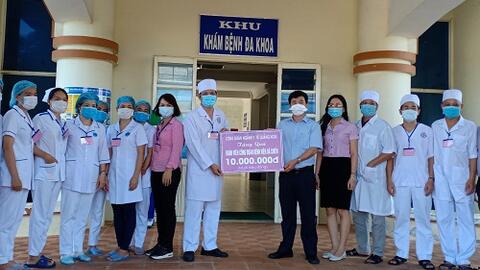 Công đoàn ngành Y tế thăm, tặng quà đoàn viên Bệnh viện dã chiến