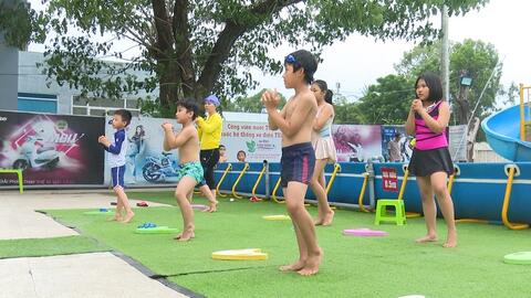 Lưu ý khi cho cho trẻ đi bơi tại hồ