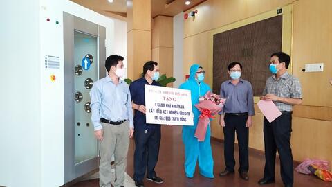 Công ty Airtech Thế Long tặng Quảng Ngãi 04 cabin khử khuẩn và lấy mẫu xét nghiệm