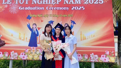 Em bé mồ côi ước mơ trở thành cô giáo