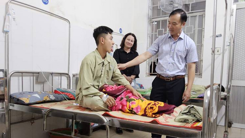 Lãnh đạo Sở Y tế kiểm tra, thăm hỏi bệnh nhân nghi ngộ độ thực phẩm