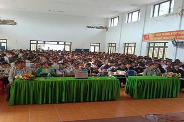 Trung tâm Y tế Đăk Glei truyền thông, giáo dục giới tính và  chăm sóc sức khỏe sinh sản cho học sinh phổ thông trung học