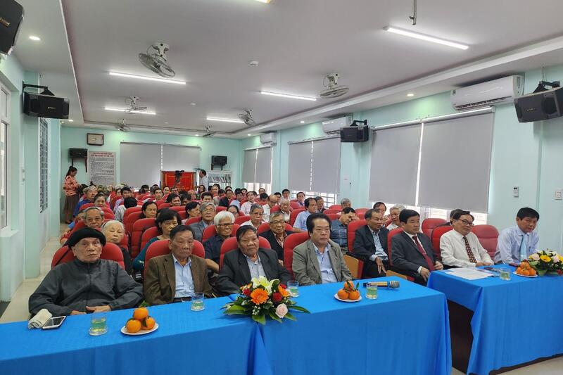 Thầy thuốc ưu tú và Lãnh đạo Sở Y tế qua các thời kỳ chụp hình lưu niệm